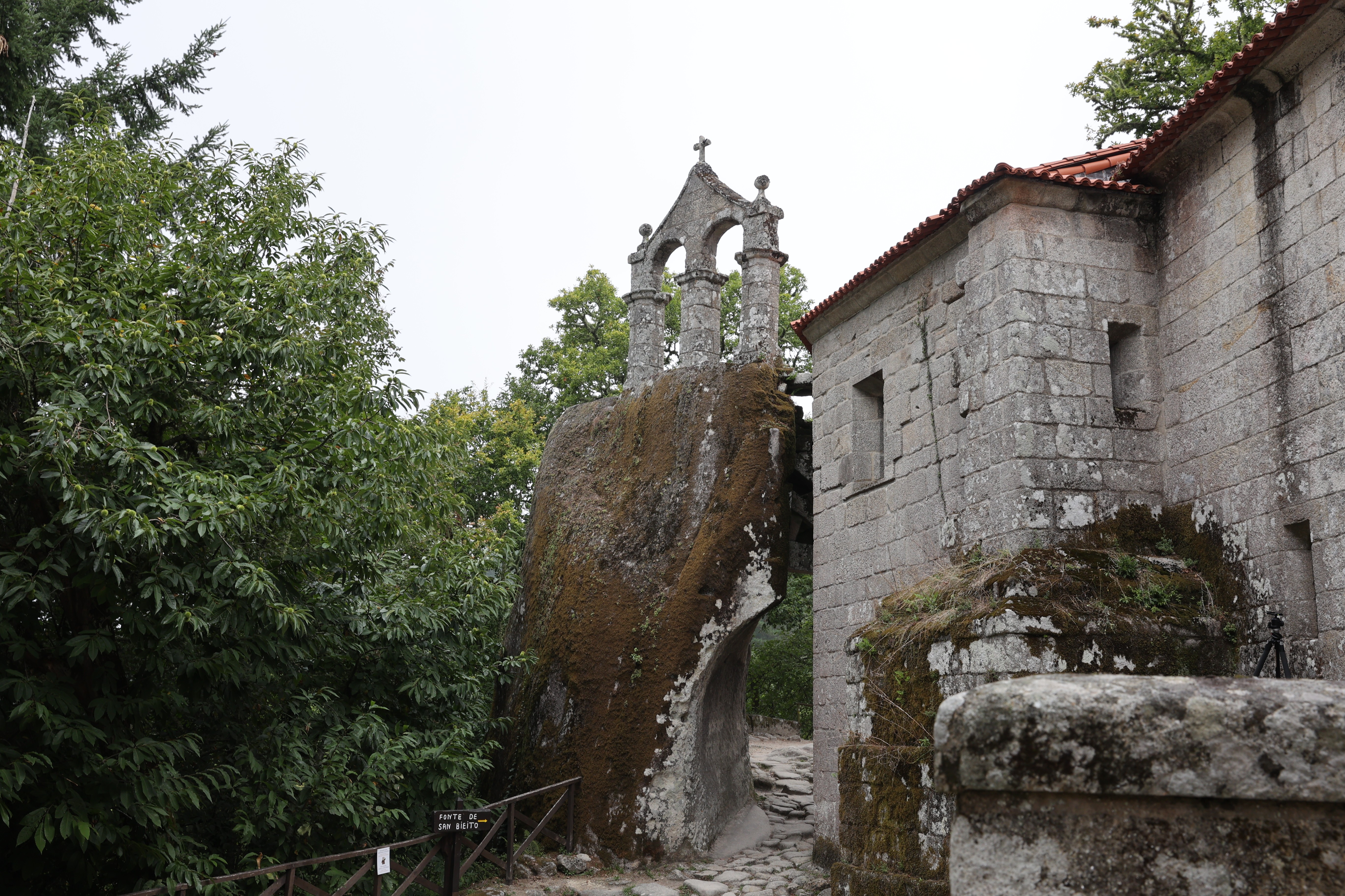 Monasterio de San Pedro de Rocas y centro de interpretación