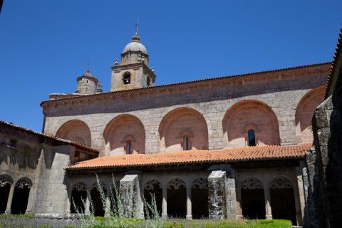 Monasterio e Iglesia de Santa María de Xunqueira de Ambía